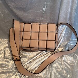 NWT SONDRA ROBERTS SQUARED Blush Shoulder Bag